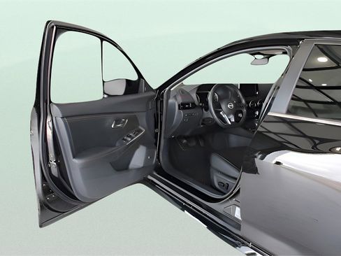 Used 2025 Nissan Sentra SR w/ SR Premium Package image 20