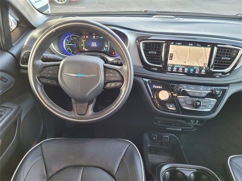 Certified 2020 Chrysler Pacifica Limited w/ Advanced Safetytec Group image 7