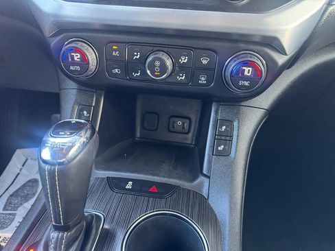 Used 2018 GMC Acadia SLT FWD image 28