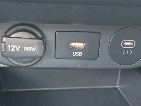 Certified 2025 Hyundai Elantra SE image 14