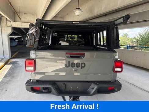 Used 2022 Jeep Gladiator Sport AWD/4WD image 18