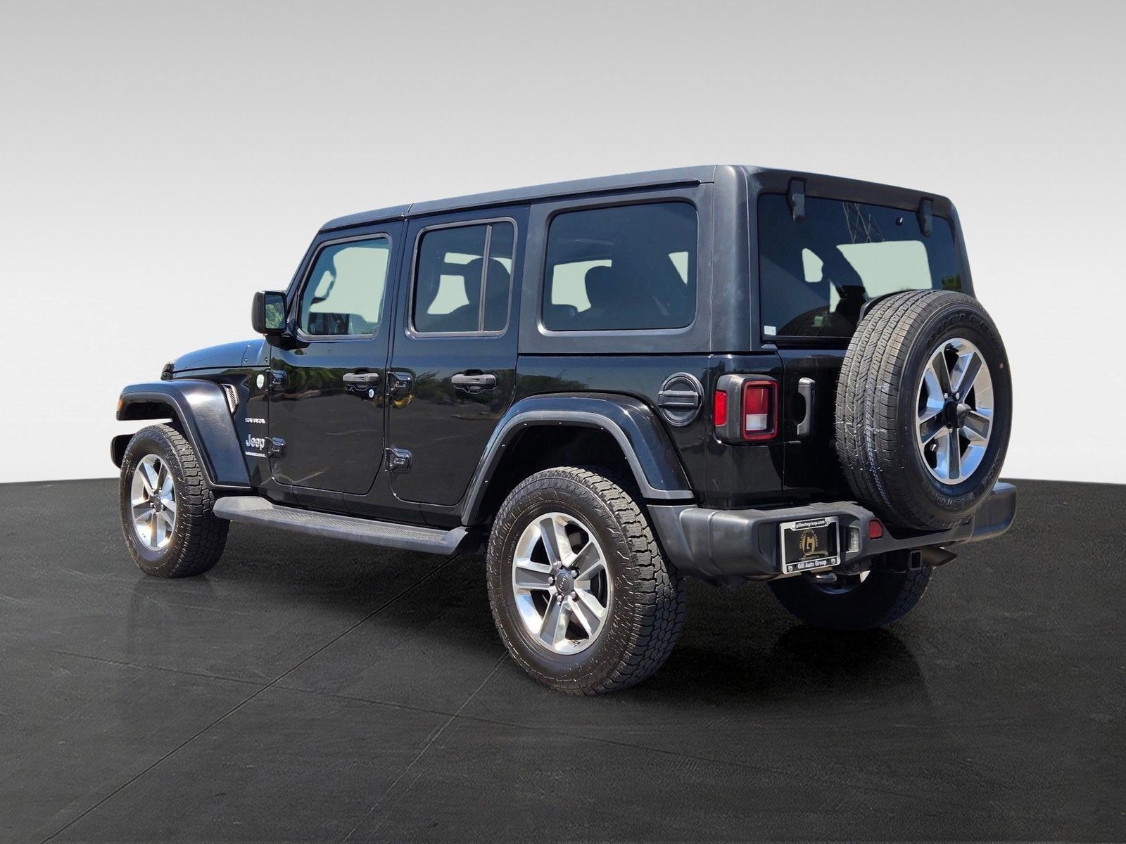 Used 2023 Jeep Wrangler Unlimited Sahara w/ Cold Weather Group AWD/4WD image 7