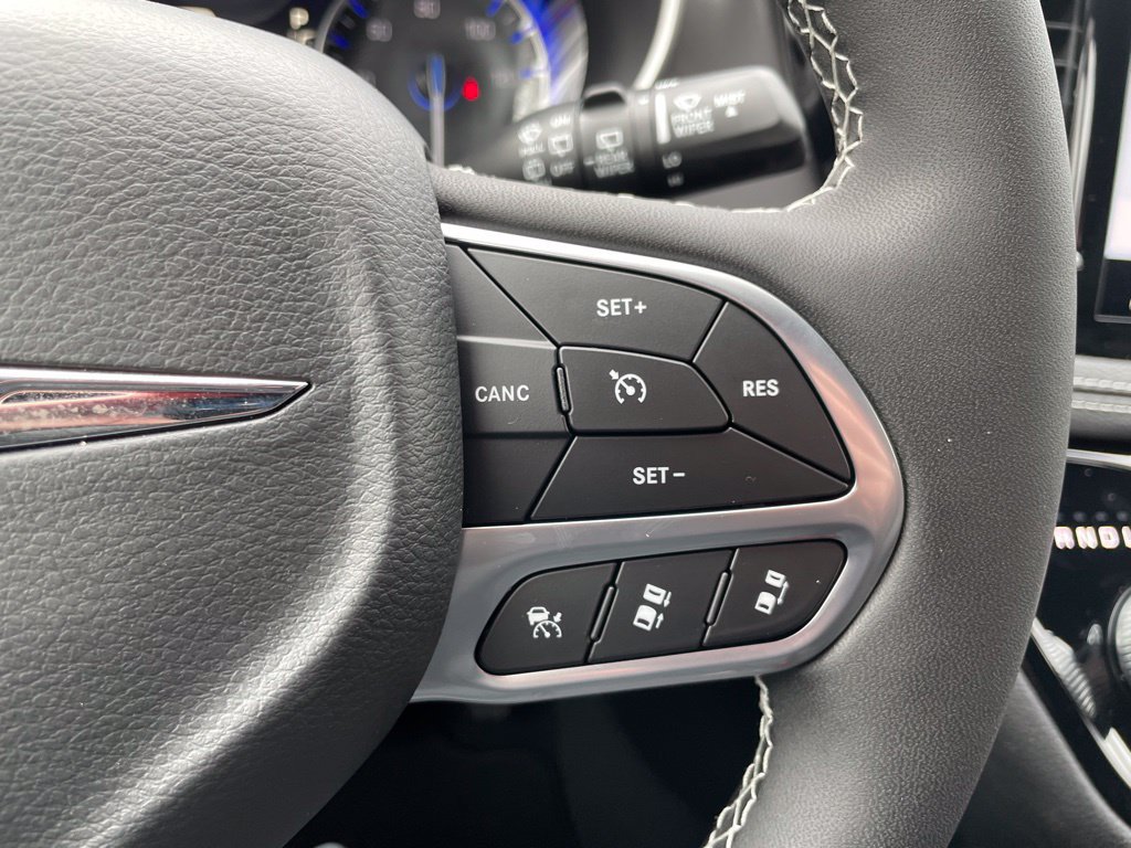 New 2026 Chrysler Pacifica Select AWD/4WD image 21