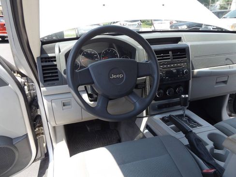 Used 2008 Jeep Liberty Sport AWD/4WD image 15
