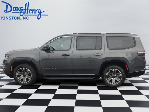 Used 2024 Jeep Wagoneer Series II w/ Flexible Seating Group image 2