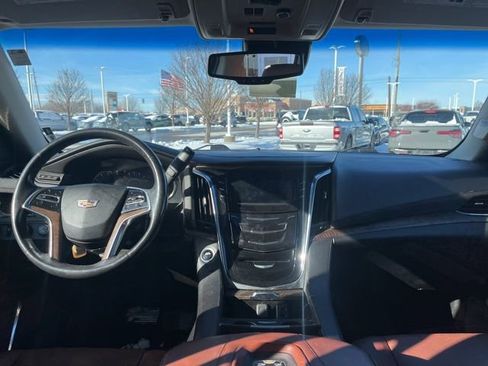 Used 2016 Cadillac Escalade Premium image 18