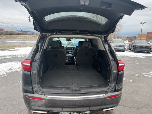 Used 2018 Buick Enclave Essence image 10