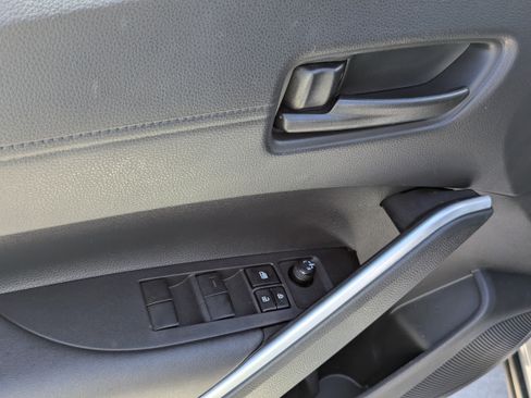 Used 2022 Toyota Corolla Cross LE AWD/4WD image 11
