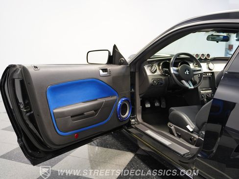 Used 2005 Ford Mustang GT RWD image 37