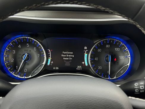 Used 2024 Chrysler Pacifica Touring-L image 22