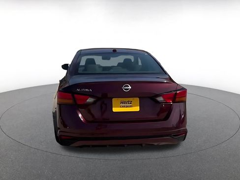 Used 2025 Nissan Altima 2.5 SV FWD image 12