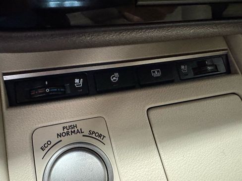 Used 2016 Lexus ES 350 w/ Luxury Package w/Wood Trim FWD image 17