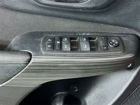 Used 2015 Jeep Cherokee Sport w/ Cold Weather Group image 17