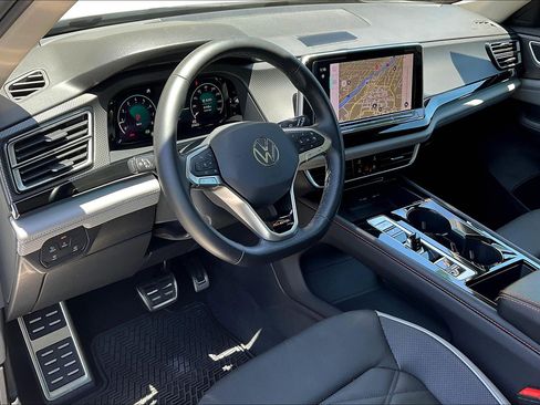 Used 2024 Volkswagen Atlas Peak Edition SEL image 14