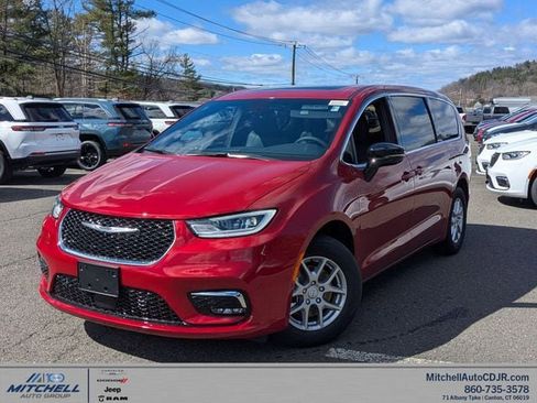 New 2026 Chrysler Pacifica Select image 1