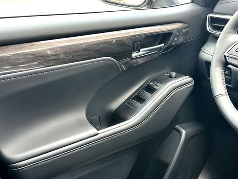 New 2026 Toyota Highlander Limited AWD/4WD image 21