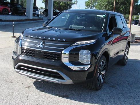 New 2025 Mitsubishi Outlander SE image 6