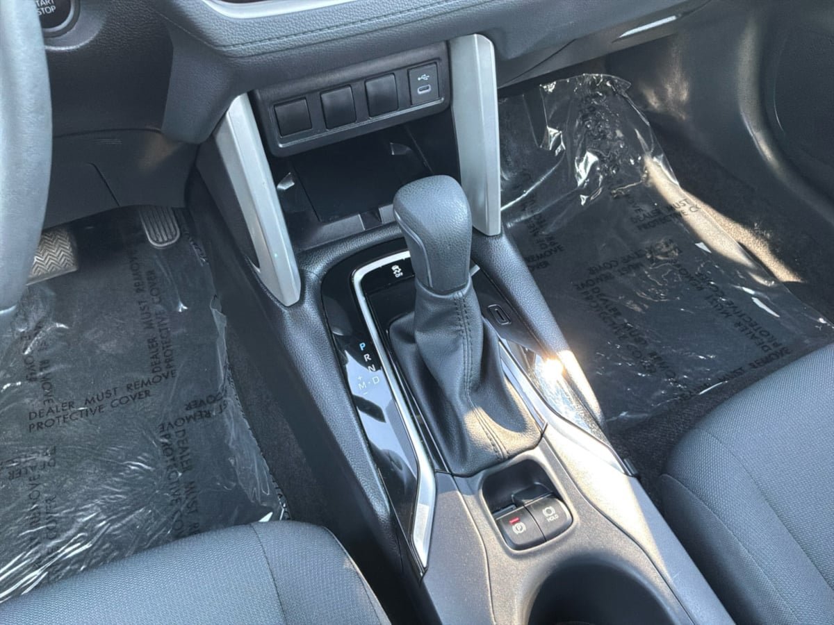Used 2025 Toyota Corolla Cross LE FWD image 13