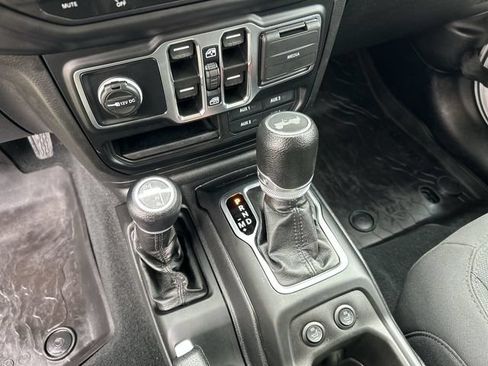 Used 2022 Jeep Wrangler Unlimited Sport AWD/4WD image 22