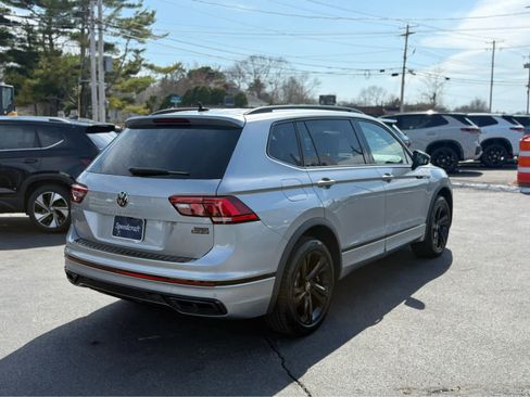 Certified 2024 Volkswagen Tiguan SE R-Line image 7