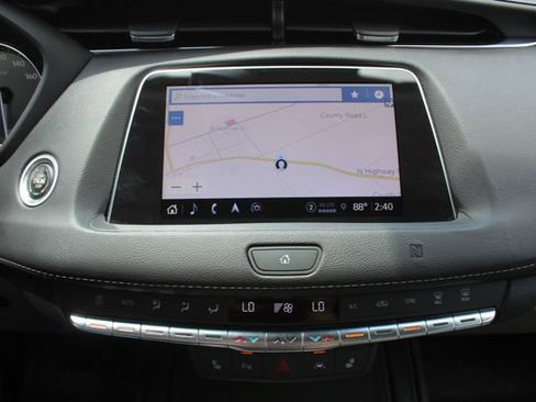 Used 2021 Cadillac XT4 Luxury w/ Cold Weather Package FWD image 25
