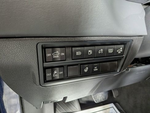 Used 2024 Toyota Tundra Platinum image 21