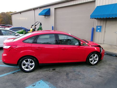 Used 2014 Ford Focus SE image 1