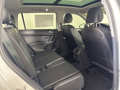 Used 2024 Volkswagen Tiguan SE AWD/4WD image 5