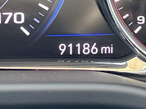 Used 2020 GMC Acadia Denali w/ Technology Package FWD image 22