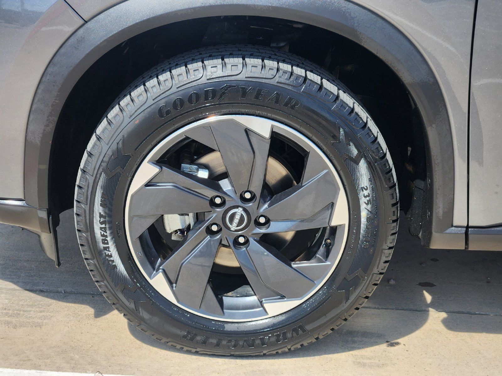 Used 2024 Nissan Rogue SV FWD image 11