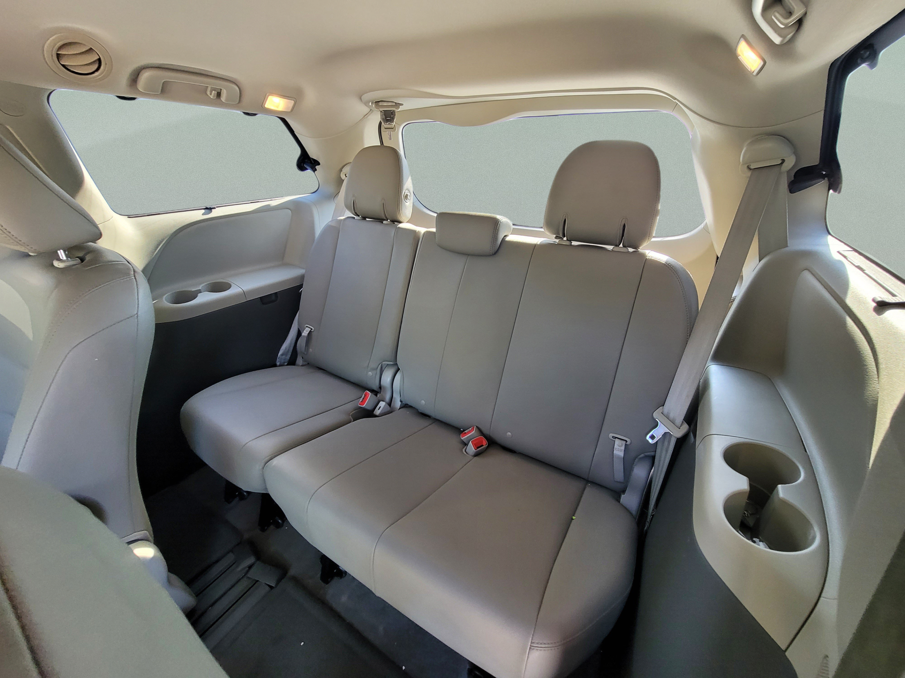 Used 2017 Toyota Sienna XLE FWD image 30