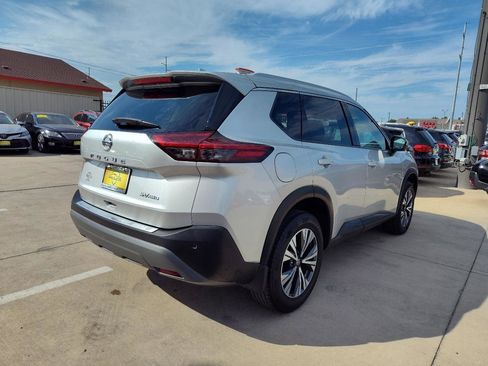 Used 2021 Nissan Rogue SV w/ Premium Package AWD/4WD image 4