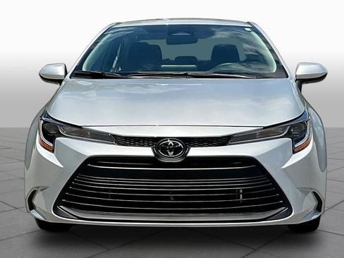 Used 2026 Toyota Corolla LE FWD image 4