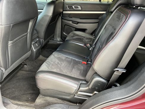 Used 2018 Ford Explorer XLT w/ Equipment Group 202A image 17