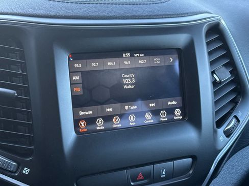 Used 2021 Jeep Cherokee Latitude FWD image 20