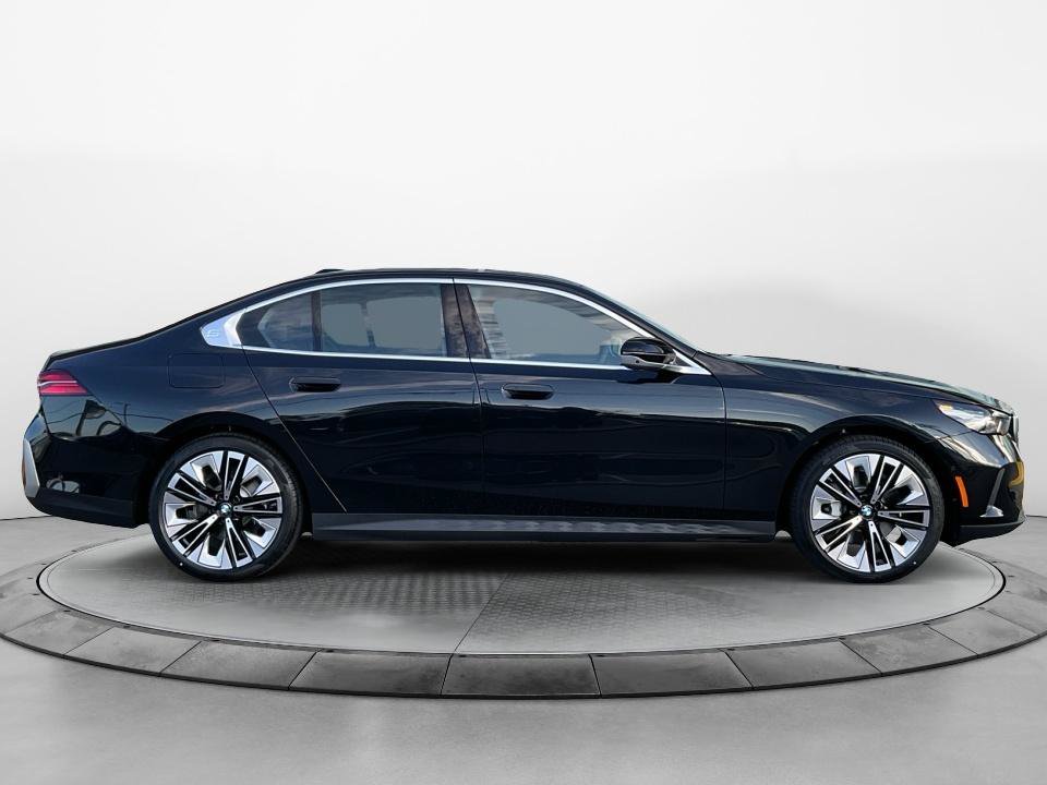 Used 2026 BMW 530i xDrive w/ Premium Package AWD/4WD image 8