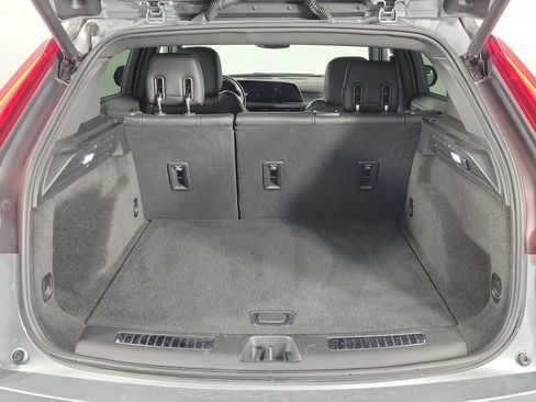 Used 2025 Cadillac XT4 Premium Luxury FWD image 7