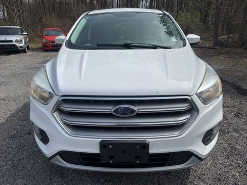 Used 2017 Ford Escape SE image 2