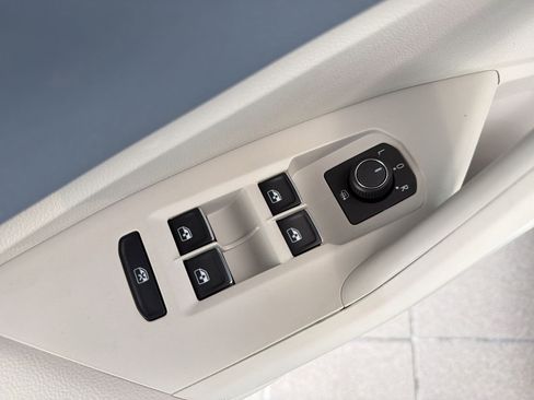 New 2026 Volkswagen Jetta SE FWD image 13