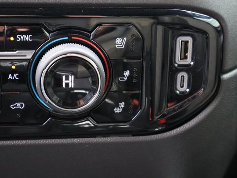 Used 2024 Chevrolet Silverado 1500 ZR2 w/ Technology Package image 31