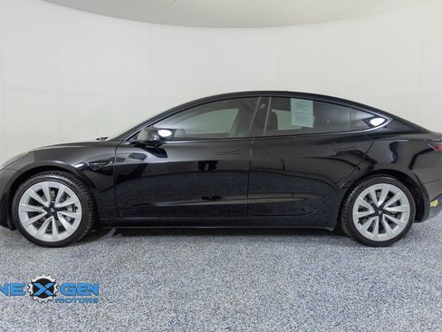 Used 2022 Tesla Model 3 Long Range AWD/4WD image 4