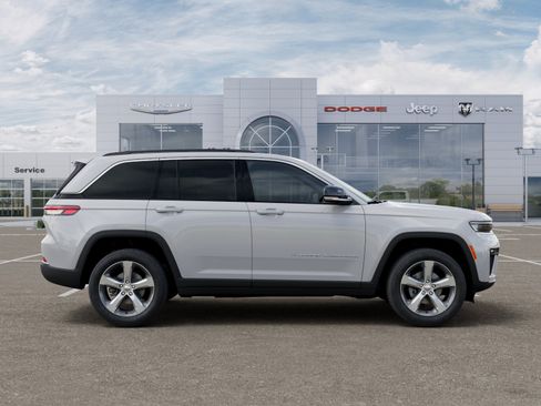 New 2026 Jeep Grand Cherokee Limited w/ Luxury Tech Group II AWD/4WD image 23