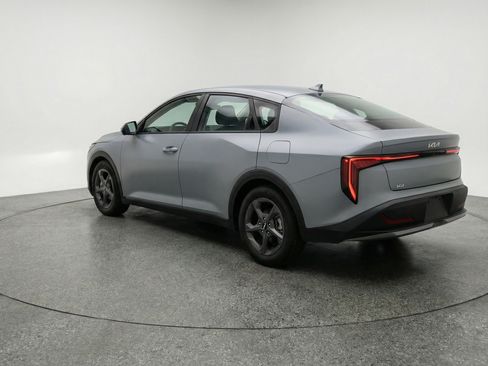Used 2025 Kia K4 LXS image 6