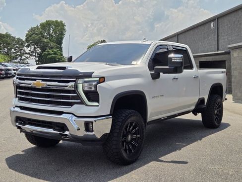 Used 2024 Chevrolet Silverado 2500 LTZ AWD/4WD image 1