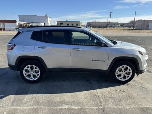 Used 2024 Jeep Compass Latitude image 7