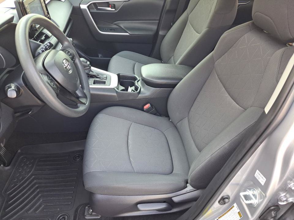 Used 2019 Toyota RAV4 XLE FWD image 10