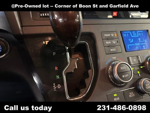 Used 2017 Toyota Sienna Limited image 24