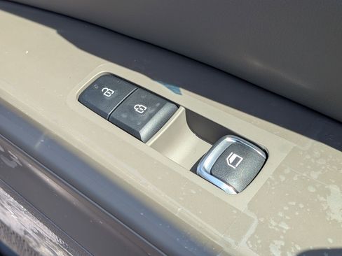 New 2026 Kia Carnival LXS FWD image 33