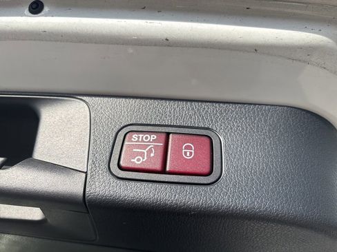 Used 2024 Mercedes-Benz GLB 250 image 17