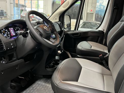 Used 2026 RAM ProMaster 2500 w/ Convenience Group FWD image 11